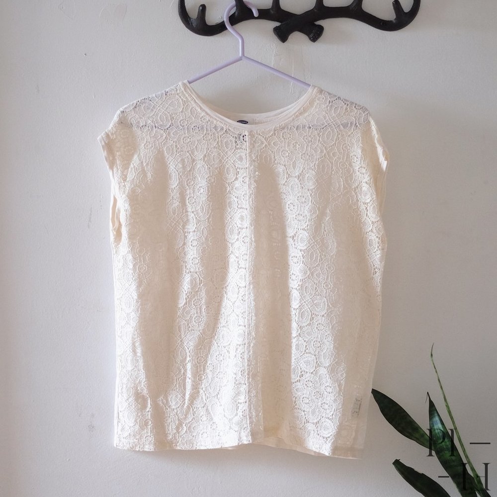 Old Navy beautiful lace cream t-shirt Size Medium